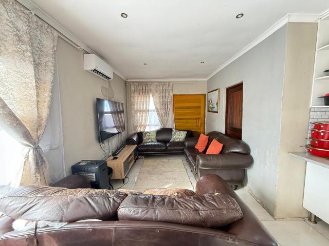 4 Bedroom House For Sale in Motherwell Nu 3