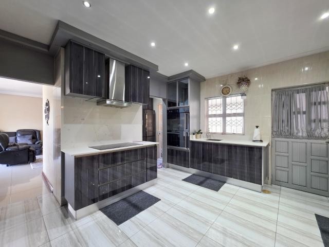 4 Bedroom House For Sale in Mount Edgecombe