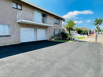 4 Bedroom House For Sale in Mountain Rise