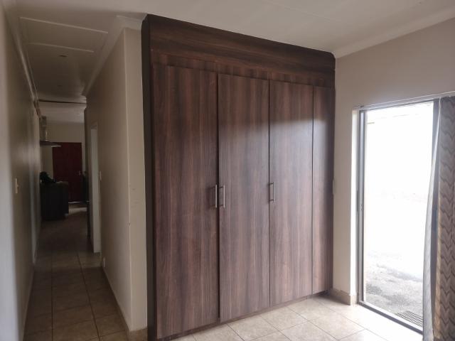 4 Bedroom House For Sale in Modder East