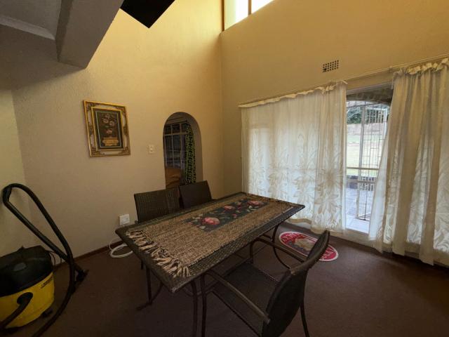 4 Bedroom House For Sale in Model Park