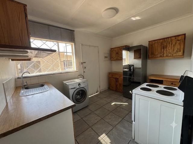 4 Bedroom House For Sale in Moffat View