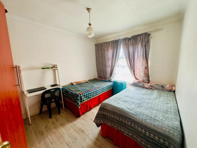4 Bedroom House For Sale in Moffat View
