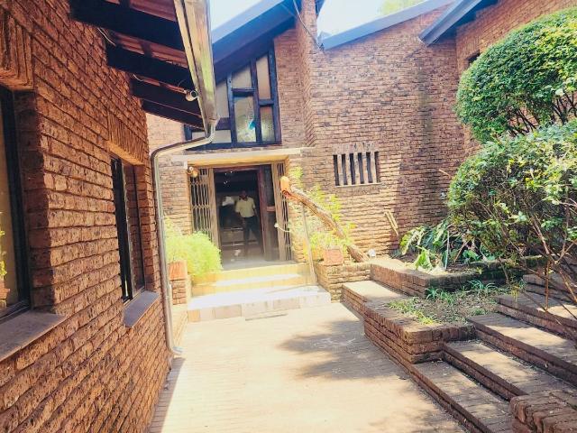 4 Bedroom House For Sale in Mondeor