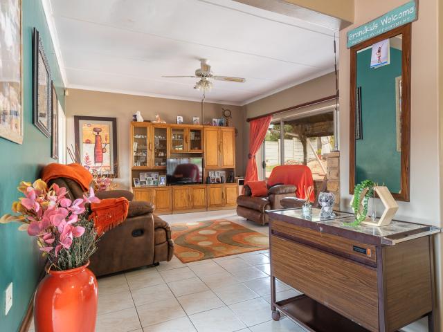 4 Bedroom House For Sale in Mondeor