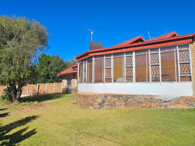 4 Bedroom House For Sale in Mondeor
