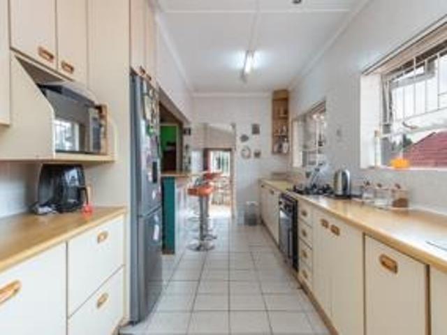 4 Bedroom House For Sale in Mondeor