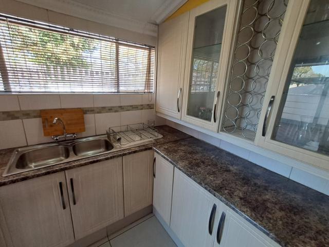 4 Bedroom House For Sale in Mondeor