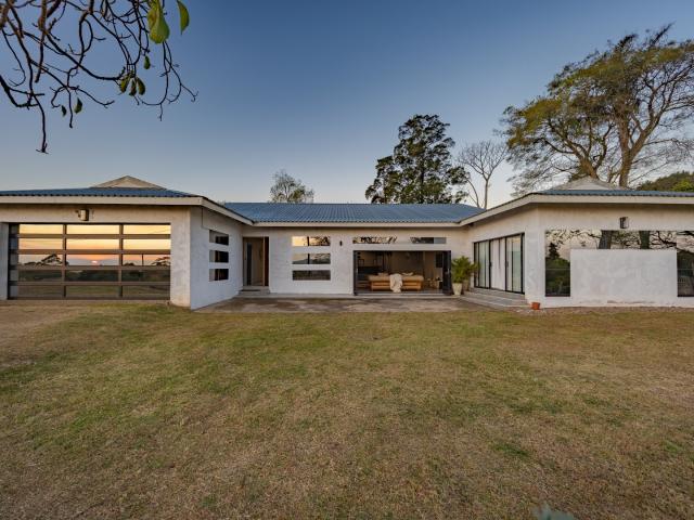 4 Bedroom House For Sale in Monteseel