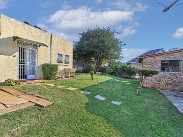 4 Bedroom House For Sale in Montgomery Park