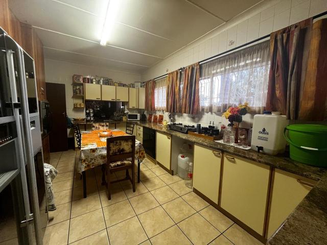 4 Bedroom House For Sale in Monument Heights
