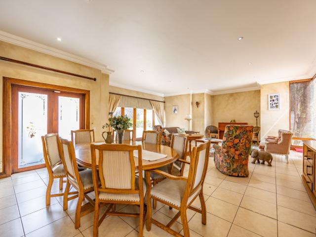 4 Bedroom House For Sale in Mooikloof