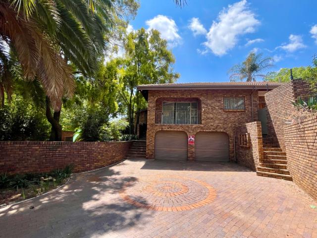 4 Bedroom House For Sale in Moreleta Park