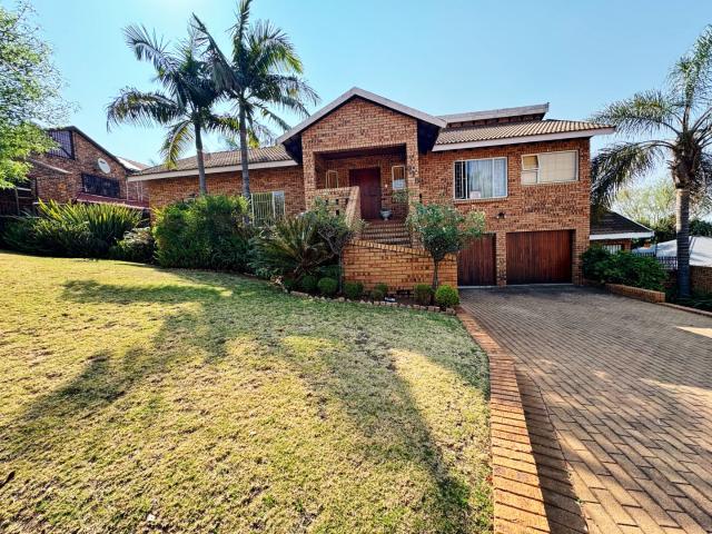 4 Bedroom House For Sale in Moreleta Park