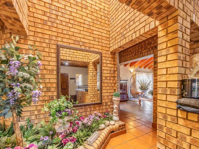 4 Bedroom House For Sale in Moreleta Park