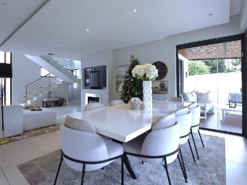 4 Bedroom House For Sale in Morningside