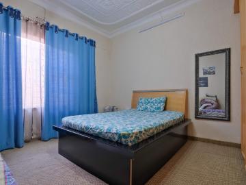 4 Bedroom House For Sale in Mayfair West