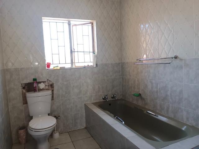 4 Bedroom House For Sale in Mabopane