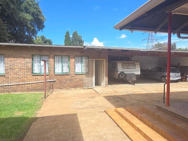 4 Bedroom House For Sale in Malvern East
