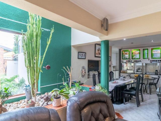 4 Bedroom House For Sale in Marais Steyn Park