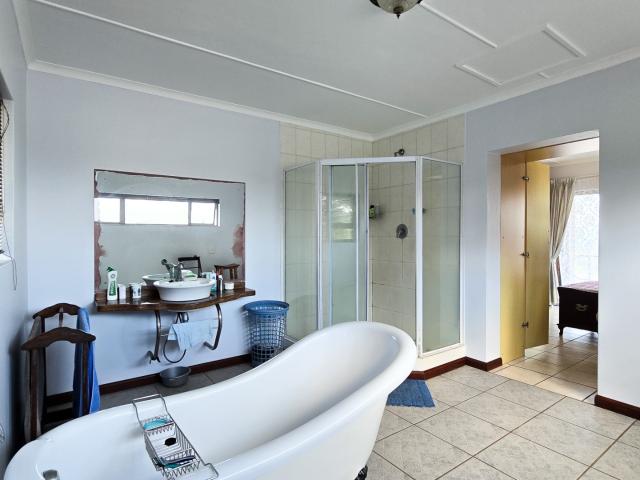 4 Bedroom House For Sale in Marshstrand