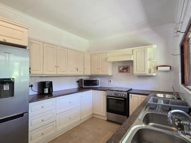 4 Bedroom House For Sale in Marshstrand