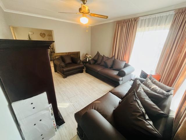 4 Bedroom House For Sale in Meyersdal