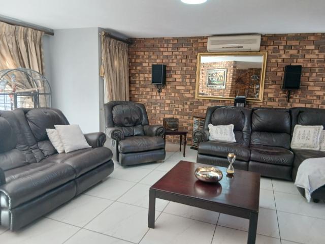 4 Bedroom House For Sale in Meyersdal
