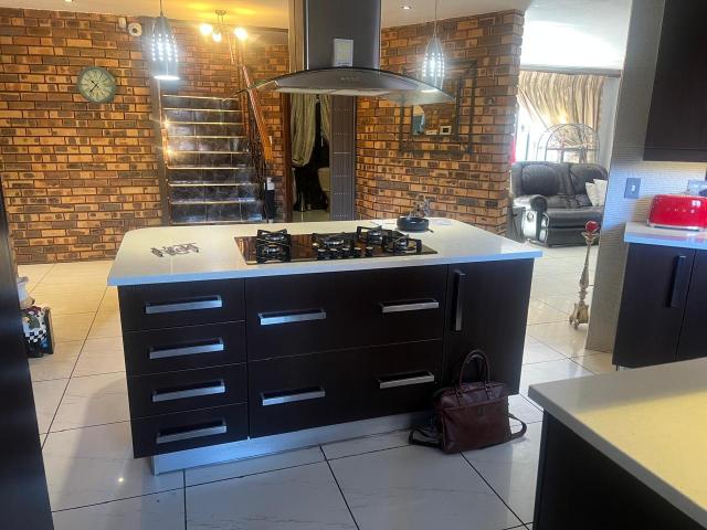 4 Bedroom House For Sale in Meyersdal