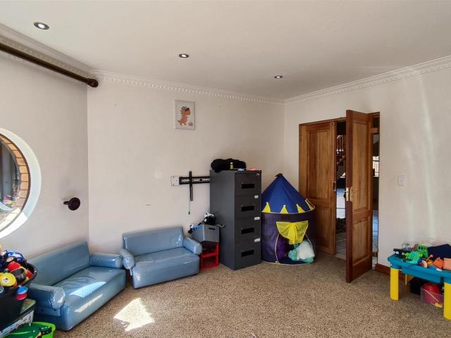 4 Bedroom House For Sale in Meyersdal