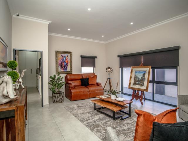 4 Bedroom House For Sale in Meerhof