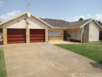 4 Bedroom House For Sale in Meiringspark