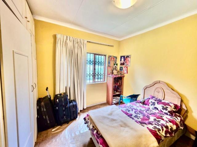 4 Bedroom House For Sale in Menlo Park