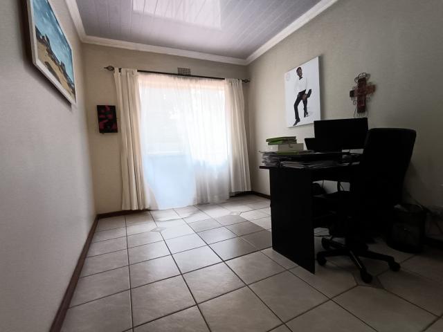 4 Bedroom House For Sale in Meredale