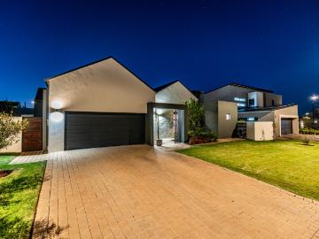 4 Bedroom House For Sale in Midstream Estate