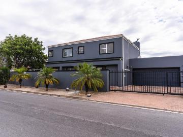 4 Bedroom House For Sale in Milnerton Ridge
