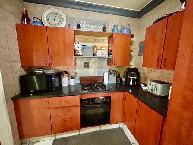 4 Bedroom House For Sale in Mineralia