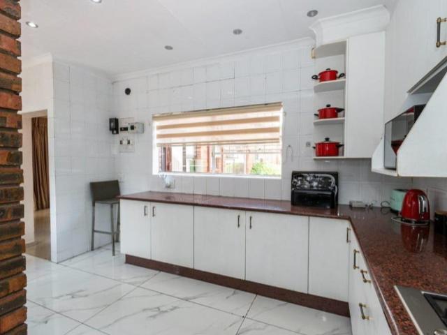 4 Bedroom House For Sale in Mulbarton