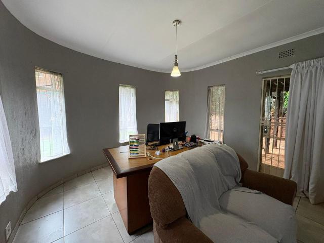 4 Bedroom House For Sale in Mulbarton