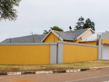 4 Bedroom House For Sale in Mulbarton