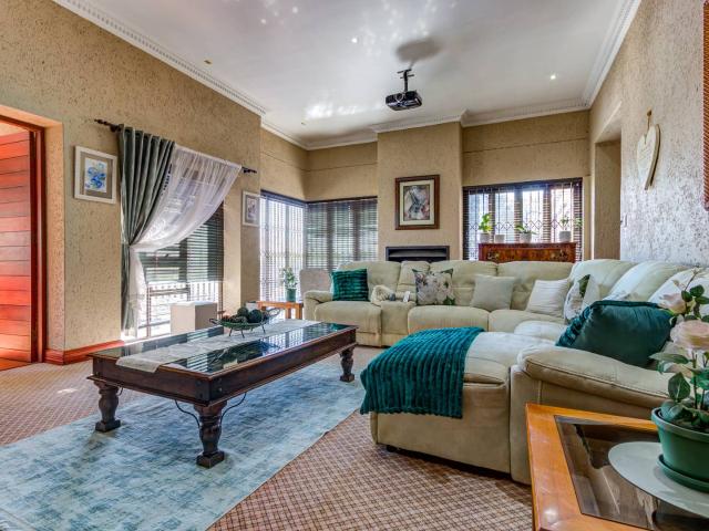 4 Bedroom House For Sale in Murrayfield