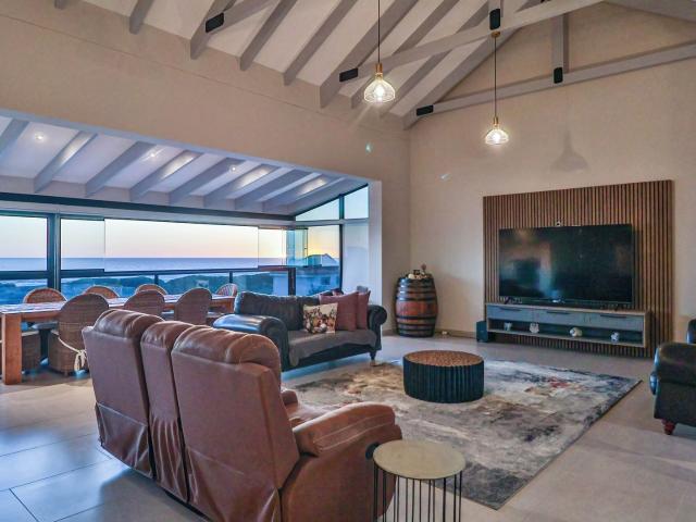 4 Bedroom House For Sale in Myoli Beach