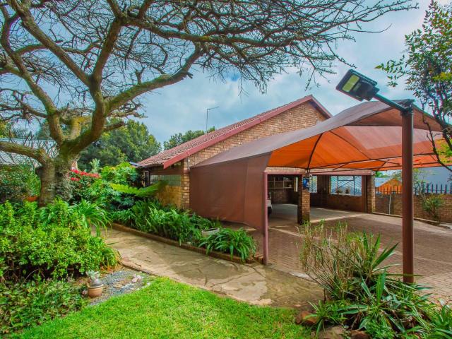 4 Bedroom House For Sale in Noordheuwel