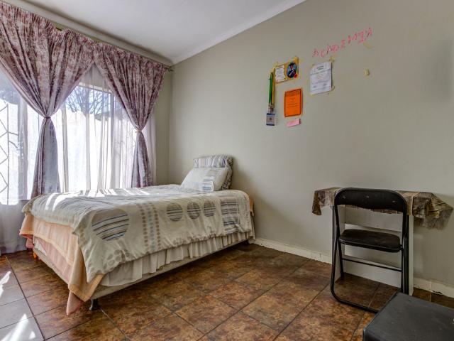4 Bedroom House For Sale in Norkem Park