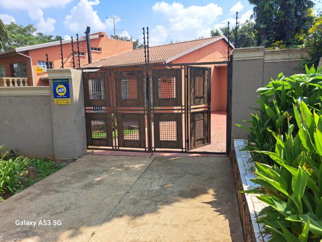 4 Bedroom House For Sale in Naturena
