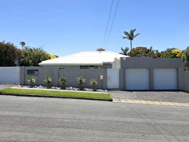 4 Bedroom House For Sale in Nahoon