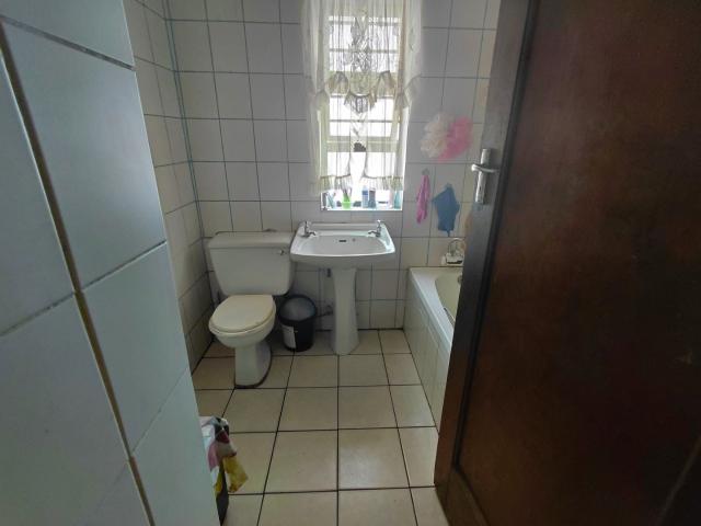 4 Bedroom House For Sale in Nigel Central