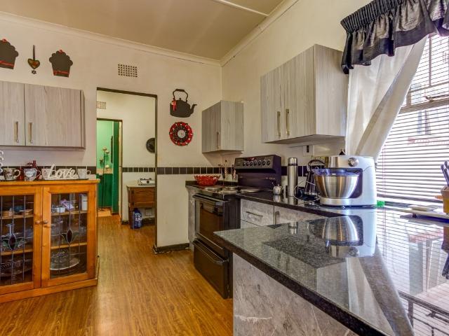 4 Bedroom House For Sale in Nimrod Park