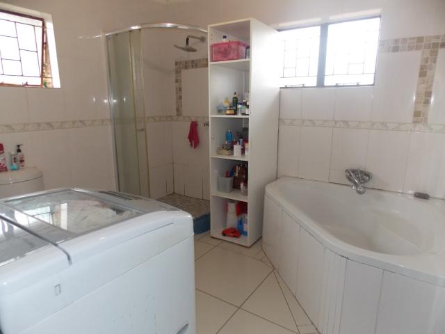 4 Bedroom House For Sale in Nirvana