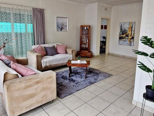 4 Bedroom House For Sale in South Crest